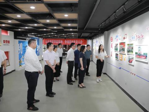 团省委副书记张迎春来w66利来集团调研共青团事情