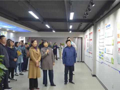 市人大向导来w66利来集团视察“职工之家”建设情形