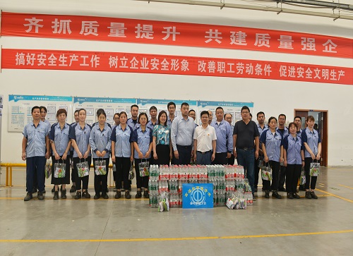 炎炎夏日送清凉  丝丝关爱暖人心-栏目内容详细页-公司新闻