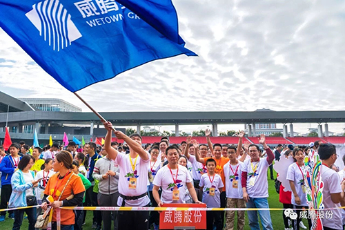 第六届“一双球鞋的暴走”运动圆满举行——w66利来，，，，，，在公益的路上，，，，，，一连发力-栏目内容详细页-公司新闻